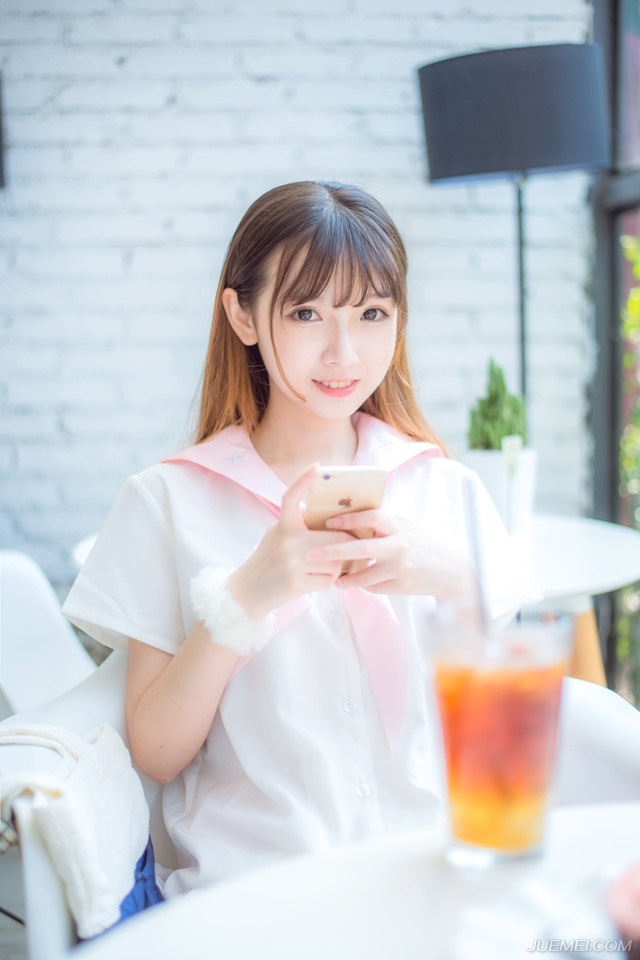 不管曹操怎么讨厌这东西，但毕竟代表着王权，曹操专门派了一支百人队的虎卫前来接印，以表示自己对王权的尊重。